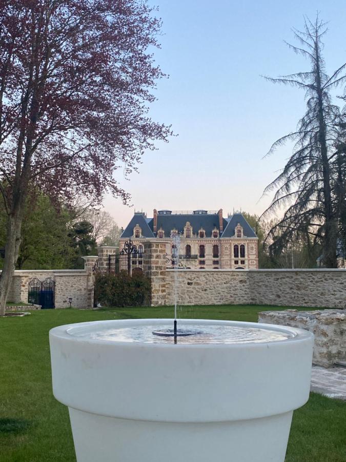 Loft Dans Le Clocher Face Au Chateau Bonnelles 외부 사진