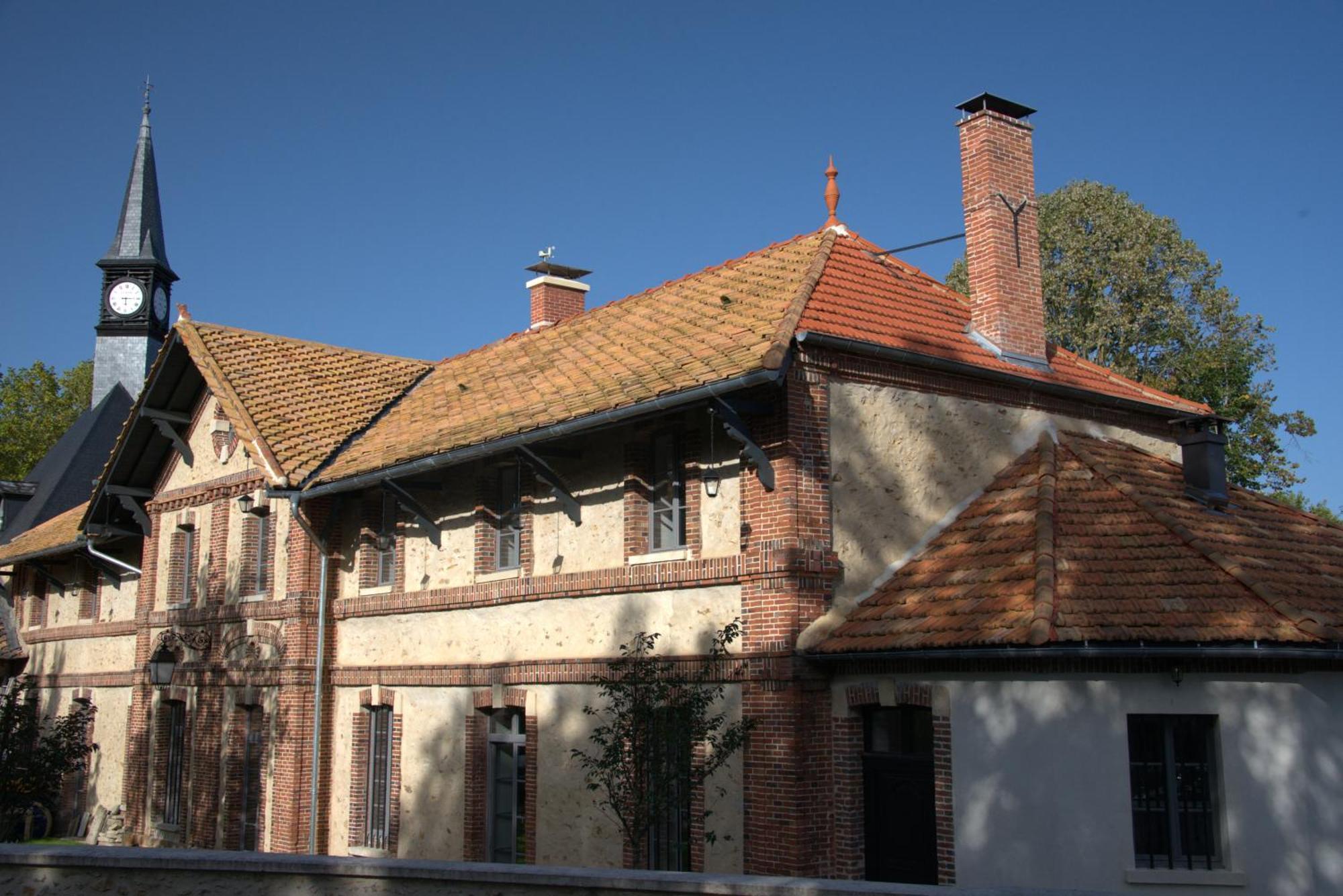 Loft Dans Le Clocher Face Au Chateau Bonnelles 외부 사진
